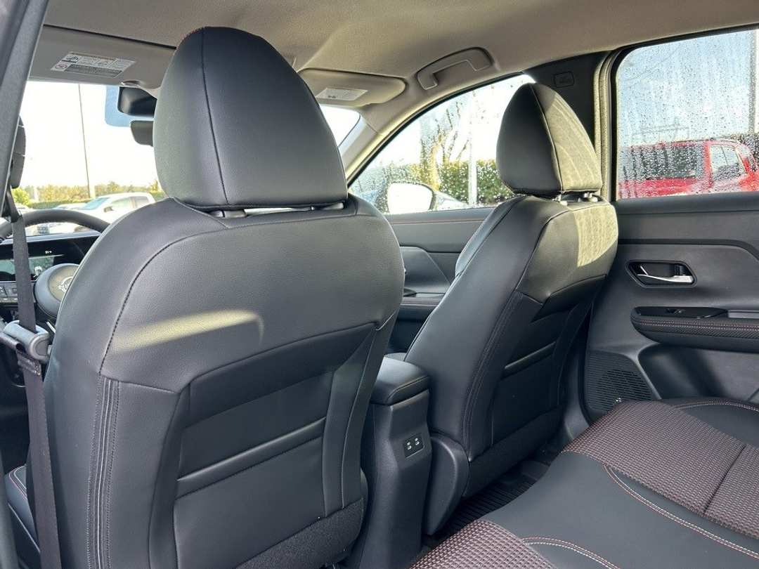 2025 Nissan Kicks SR - Image 21