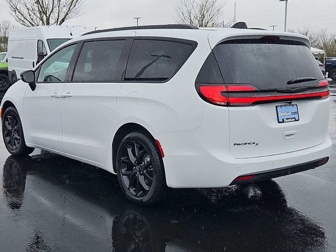 2026 Chrysler Pacifica Select - Image 3