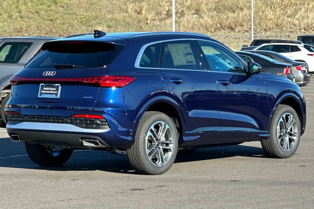 2025 Audi Q5 2.0T Premium Plus - Image 3