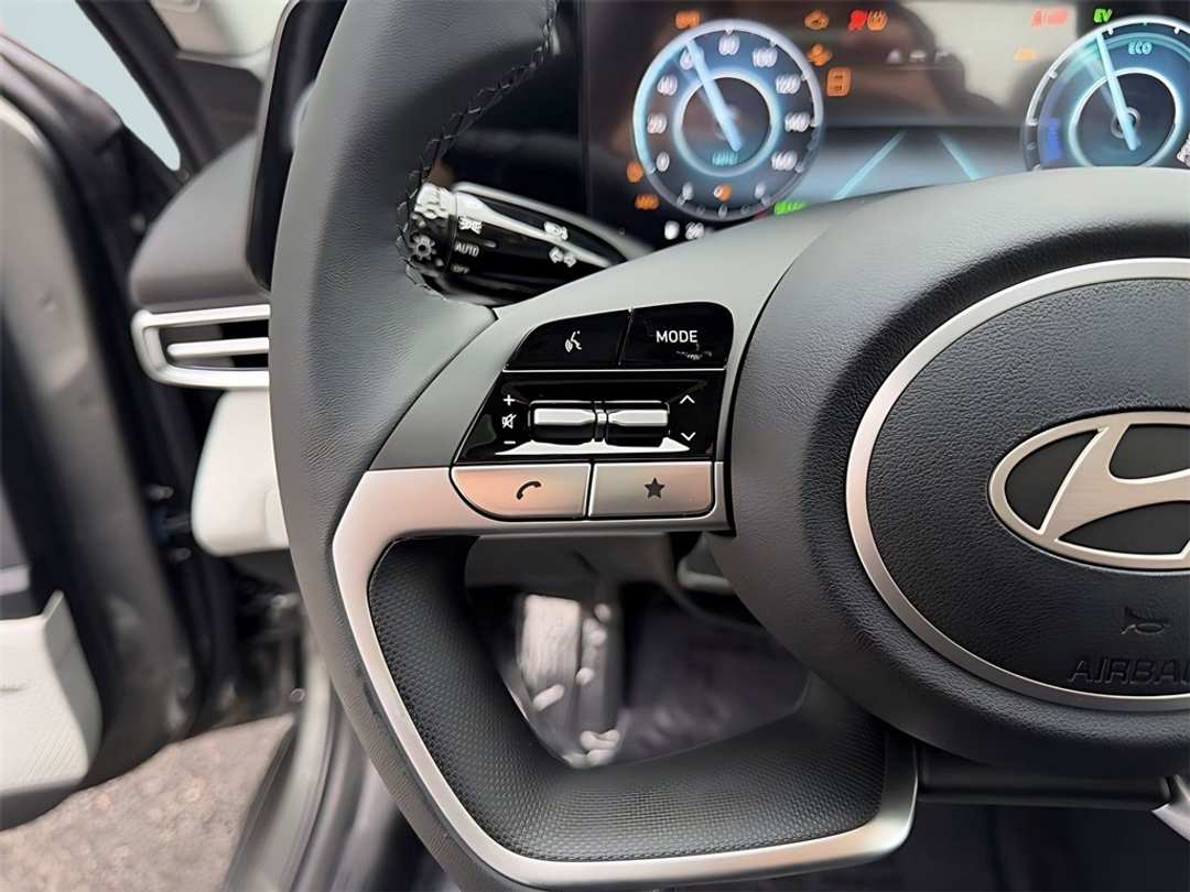 2026 Hyundai Elantra Limited - Image 17