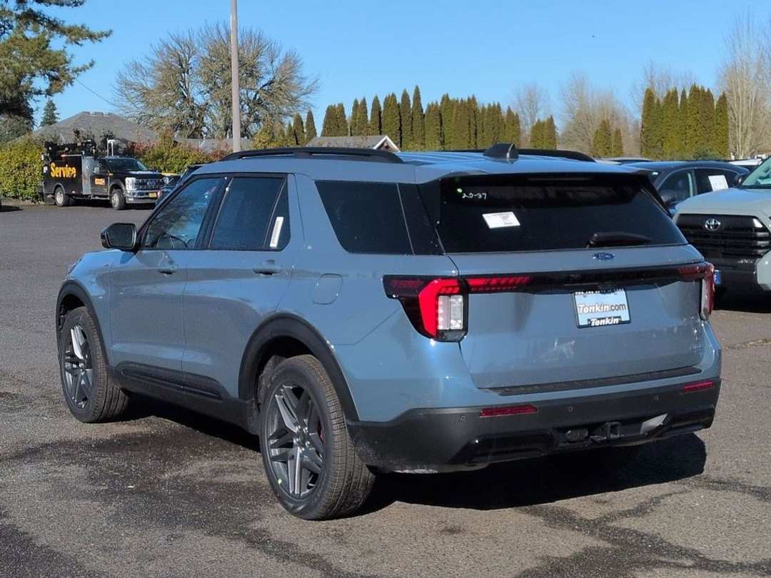 2026 Ford Explorer STLine - Image 3