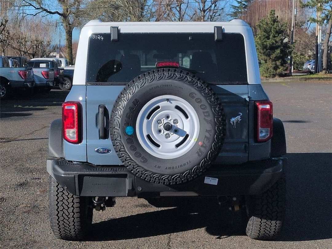 2025 Ford Bronco Heritage Edition - Image 4