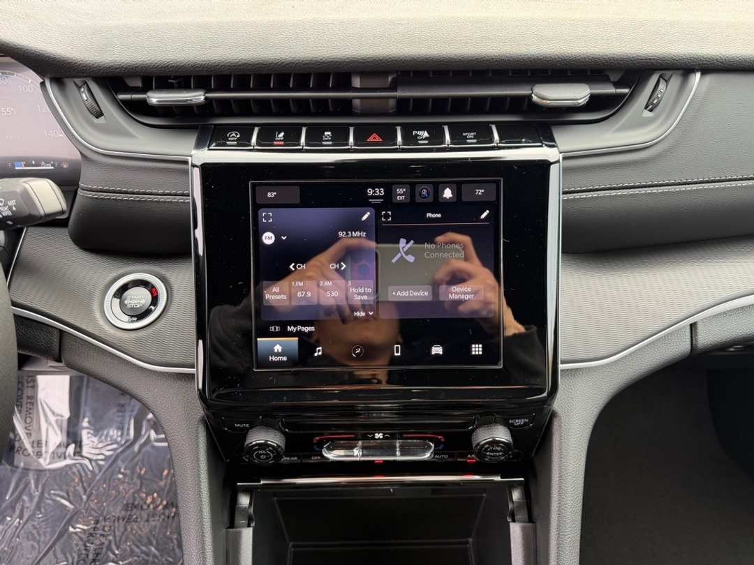 2025 Jeep Grand Cherokee Laredo X - Image 19