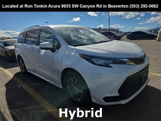 2023 Toyota Sienna LE