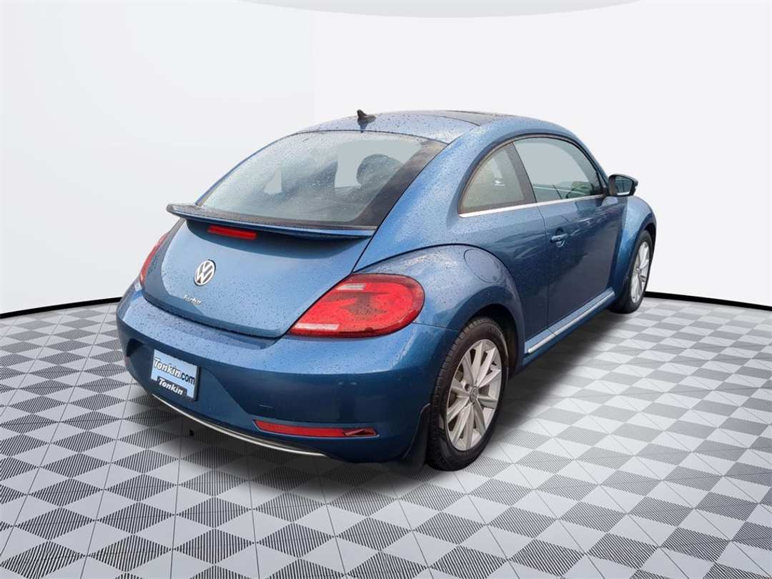 2019 Volkswagen Beetle 2.0T SE - Image 6