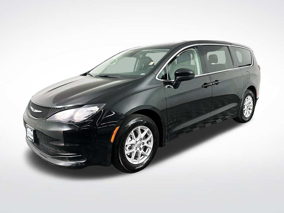 2023 Chrysler Voyager LX - Image 4