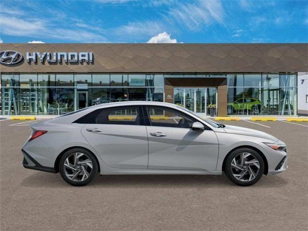 2026 Hyundai Elantra Limited - Image 7