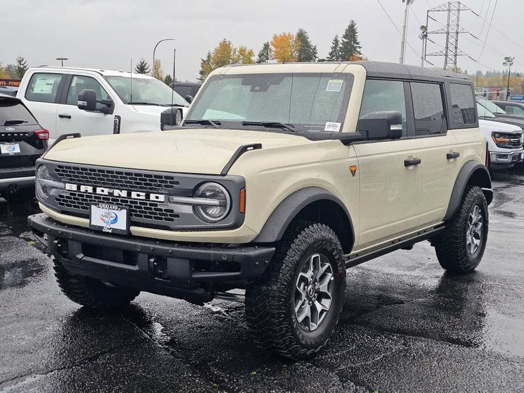 2025 Ford Bronco Badlands - Image 3