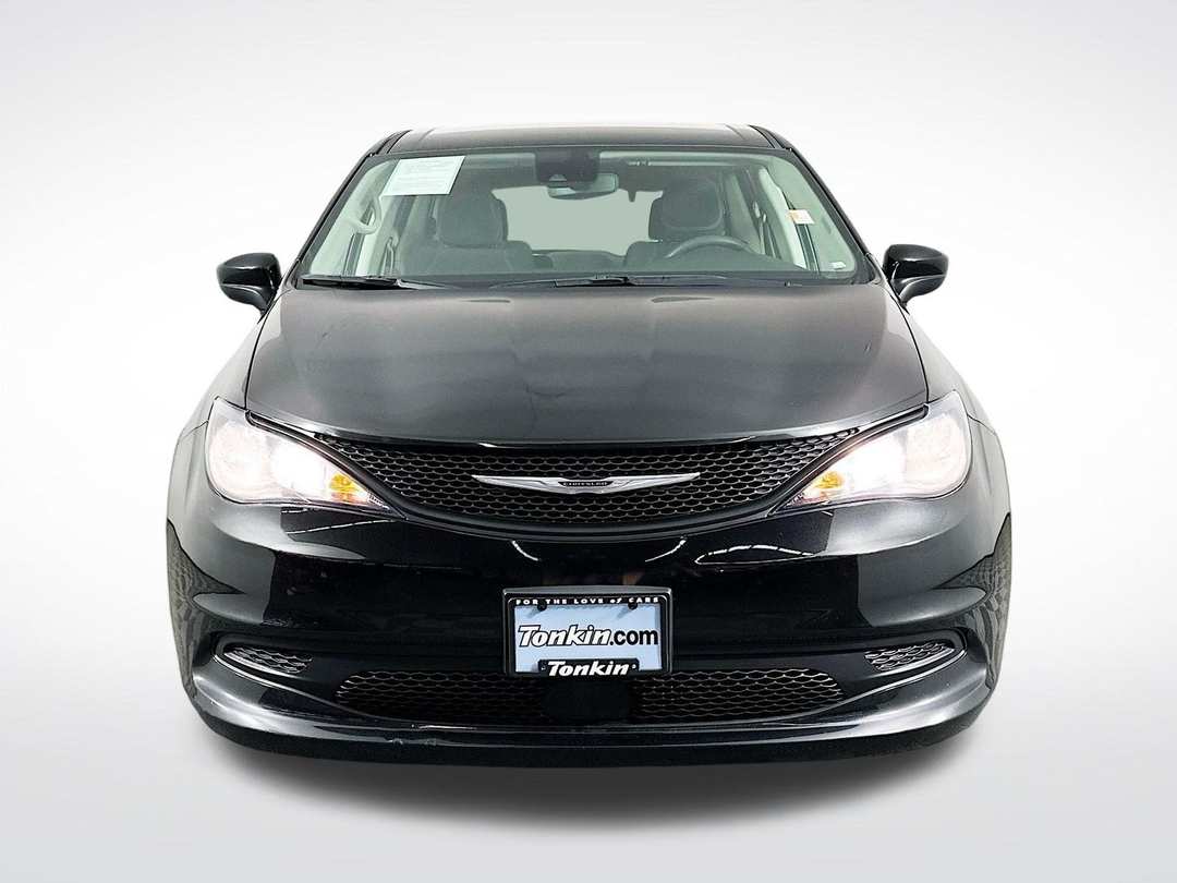 2023 Chrysler Voyager LX - Image 2