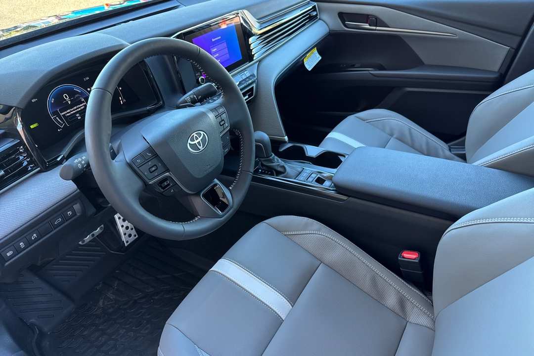 2026 Toyota Camry SE - Image 10