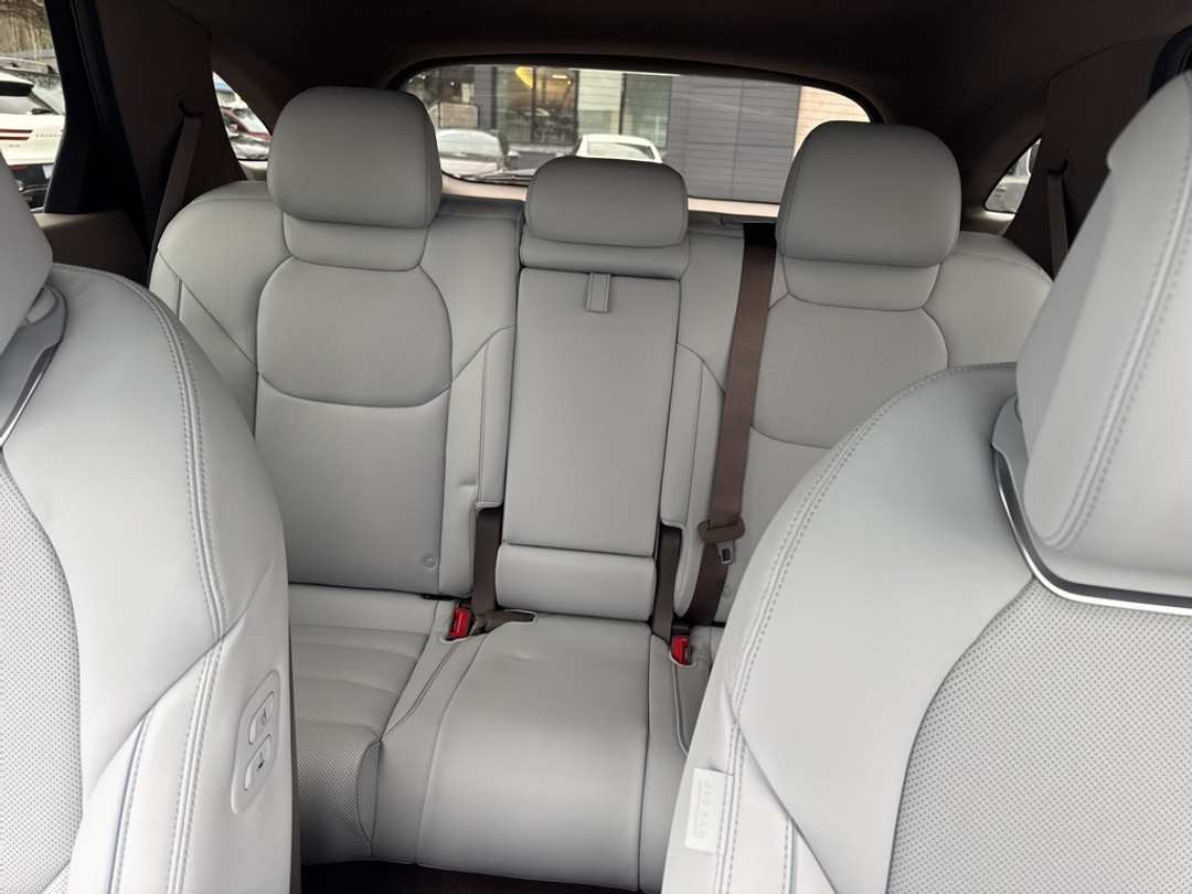 2026 Genesis Gv70 2.5T Advanced - Image 35