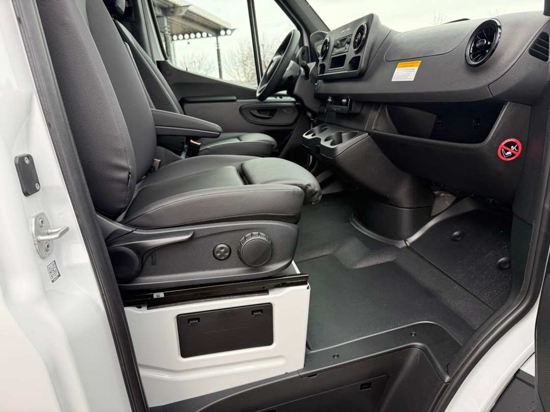 2026 Mercedes-Benz Sprinter 2500 Cargo 144 WB - Image 17