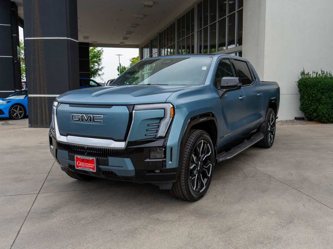 2025 GMC Sierra Ev Denali - Image 3