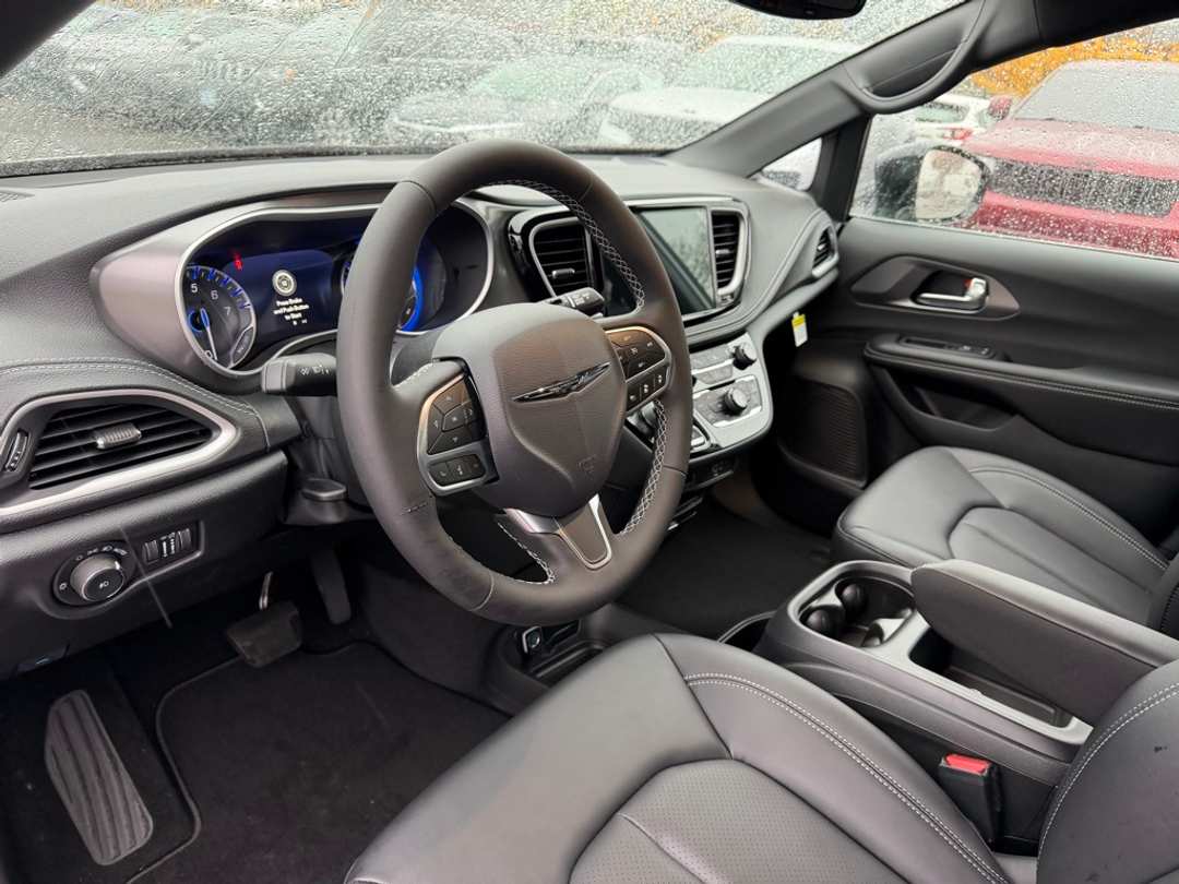 2026 Chrysler Pacifica Select - Image 16