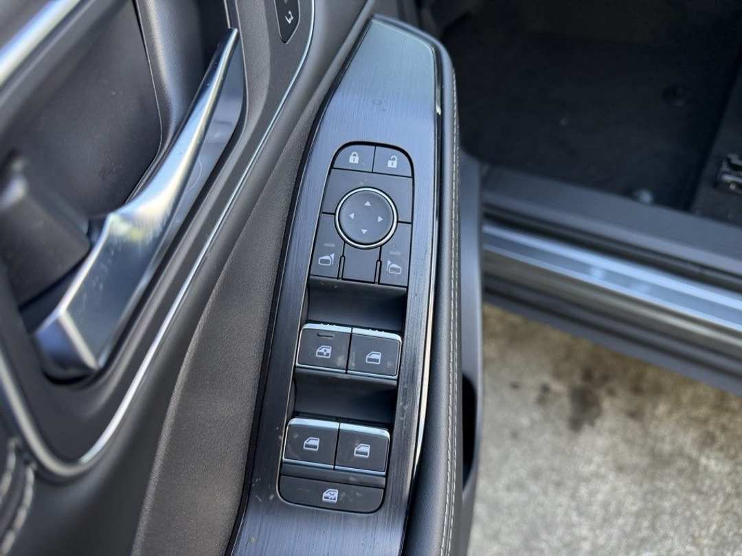 2026 Nissan Rogue Platinum - Image 12