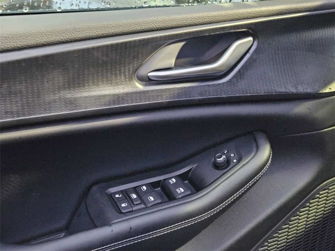 2025 Jeep Grand Cherokee Altitude X - Image 11