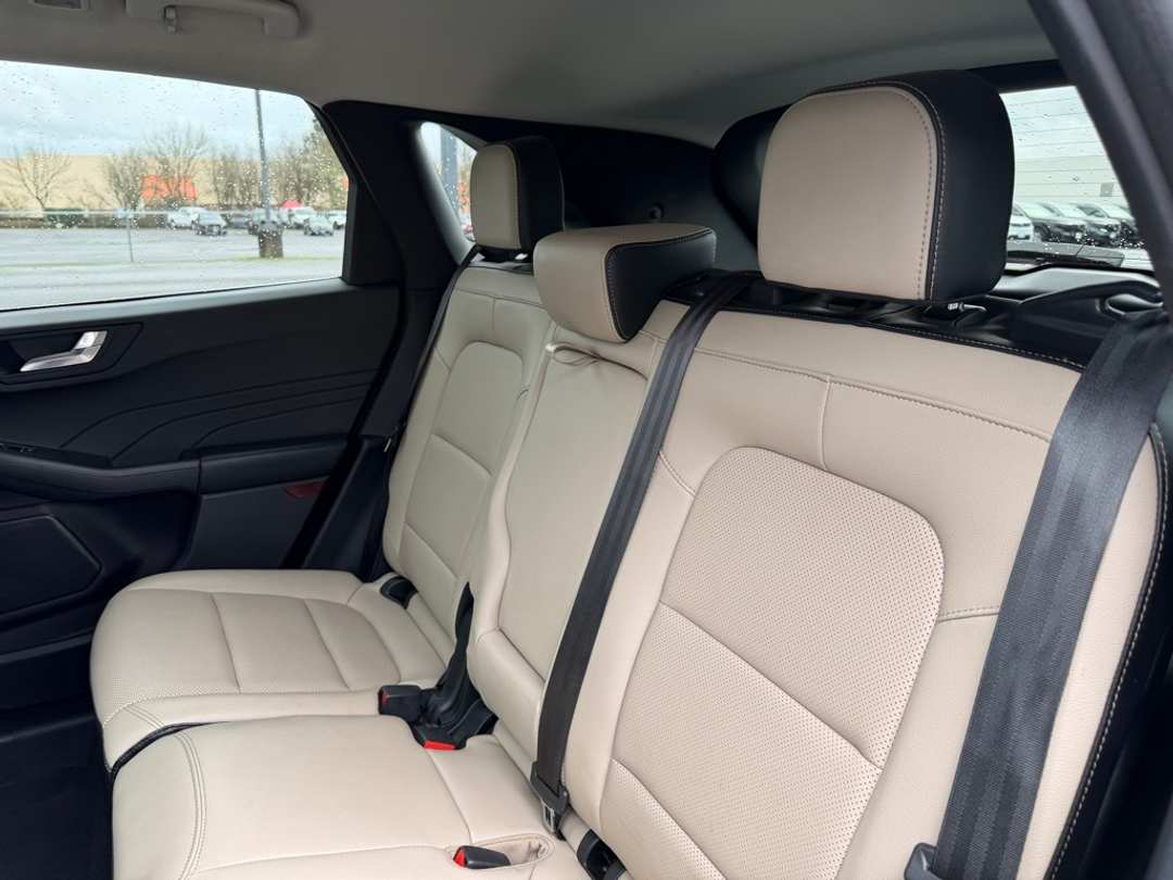 2022 Ford Escape Titanium - Image 30