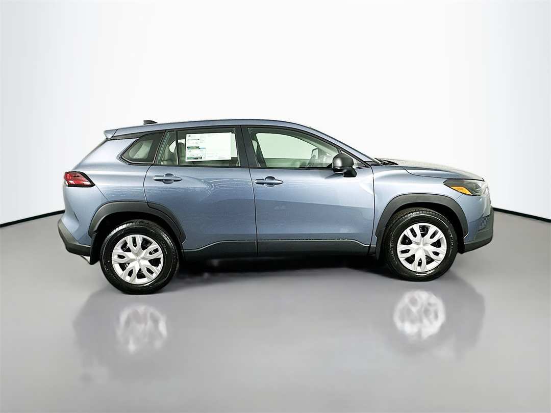 2026 Toyota Corolla Cross L - Image 8