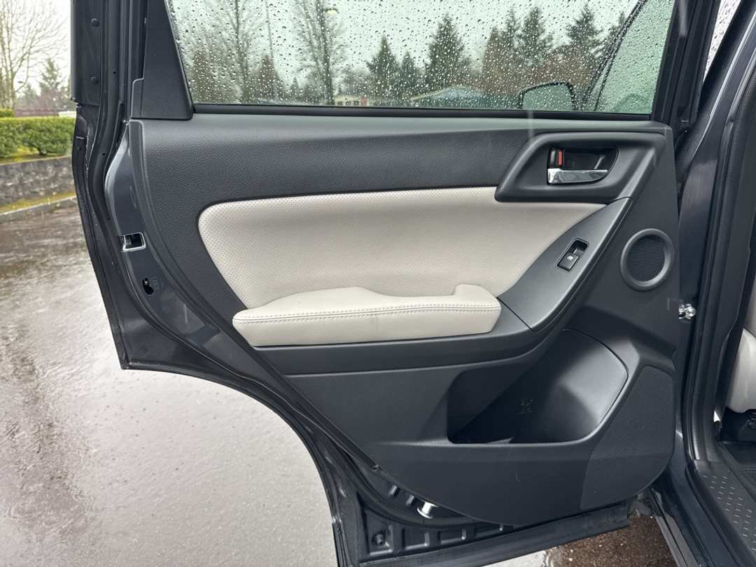 2016 Subaru Forester 2.5i Touring - Image 21