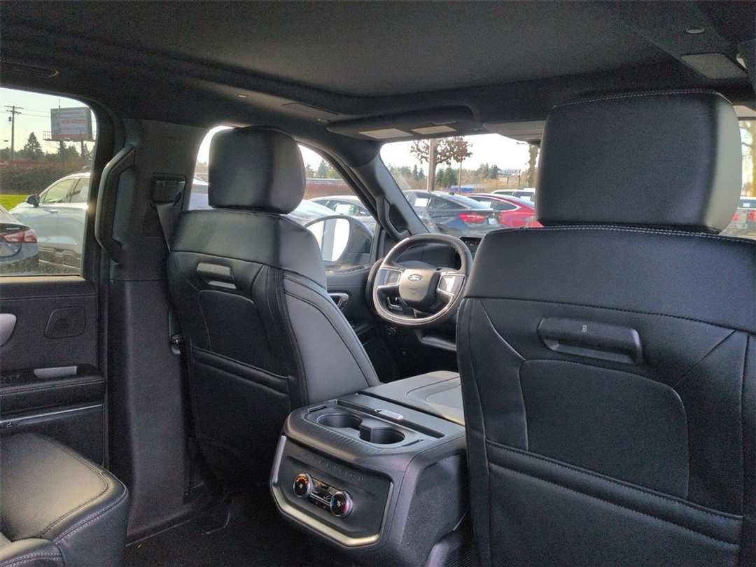 2025 Ford Expedition Platinum - Image 31