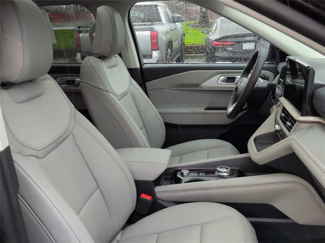 2026 Ford Explorer Active - Image 31