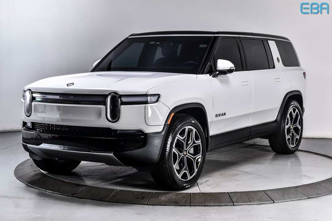 2025 Rivian R1S Adventure Dual Motor Standard Pack - Image 2