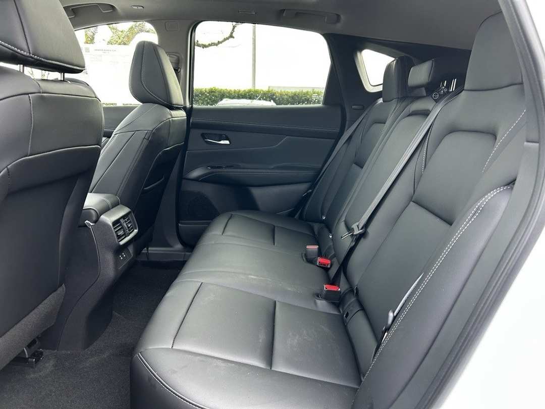 2025 Nissan Murano SL - Image 25