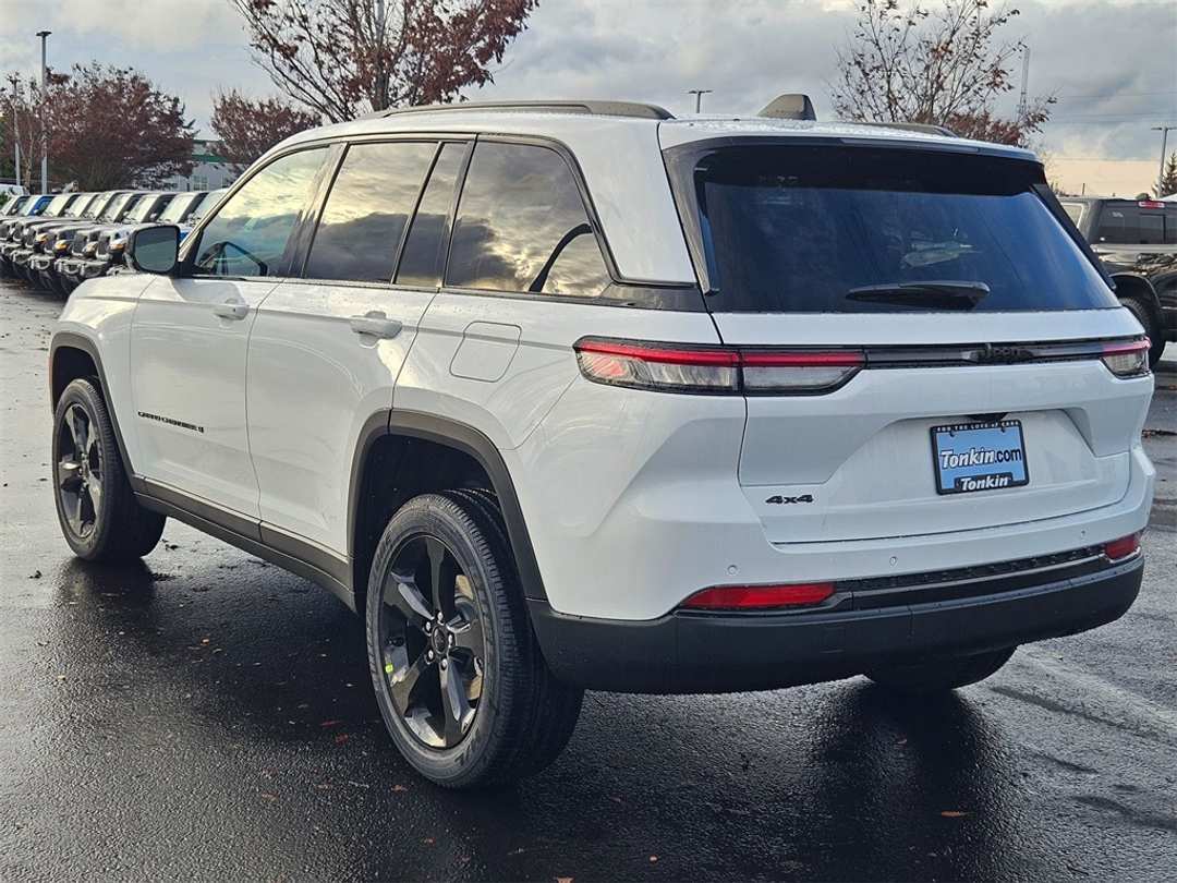 2025 Jeep Grand Cherokee Altitude X - Image 4