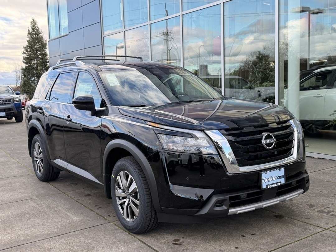 2025 Nissan Pathfinder SL - Image 2