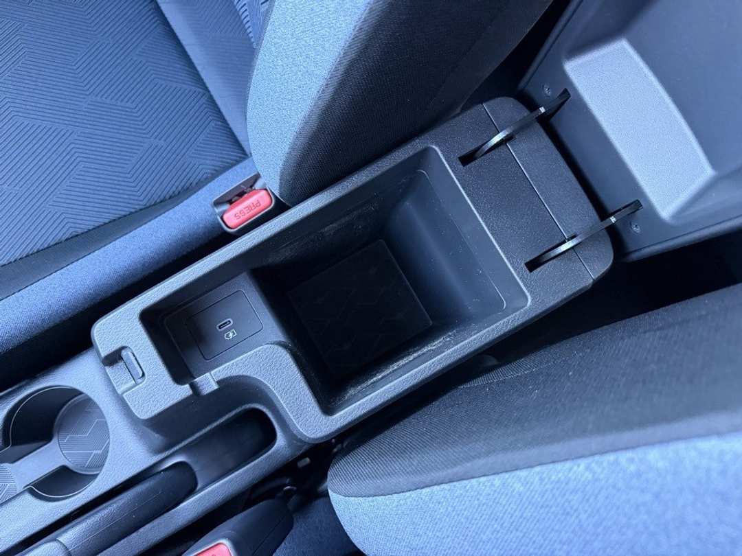 2025 Nissan Versa 1.6 SV - Image 25