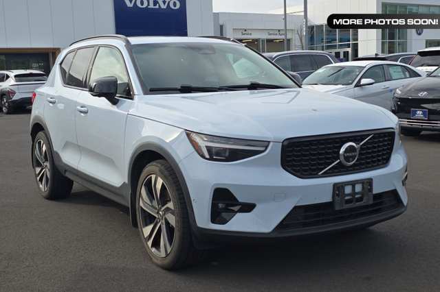 2024 Volvo Xc40 B5 Plus Dark Theme