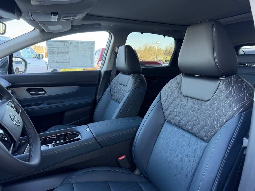 2026 Nissan Murano Platinum - Image 16