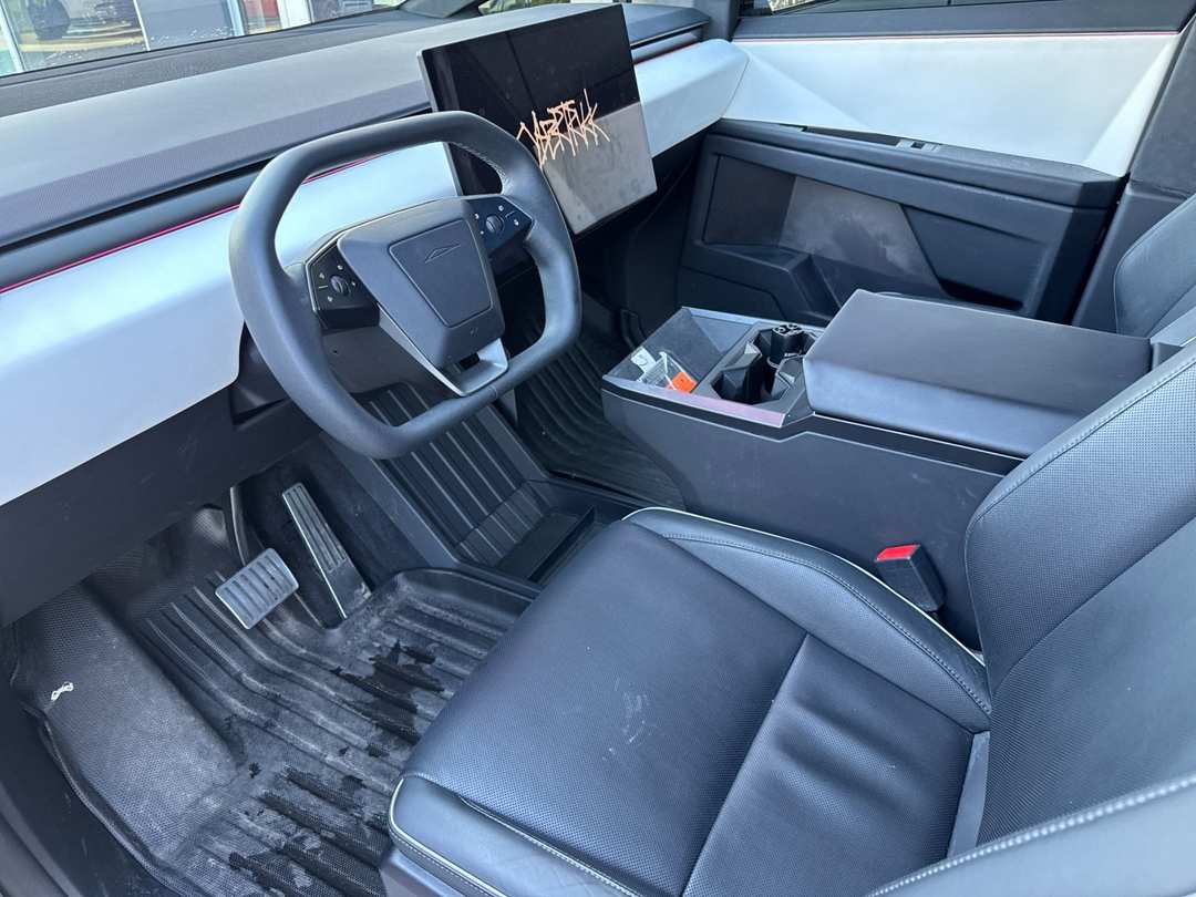 2024 Tesla Cybertruck Base - Image 9