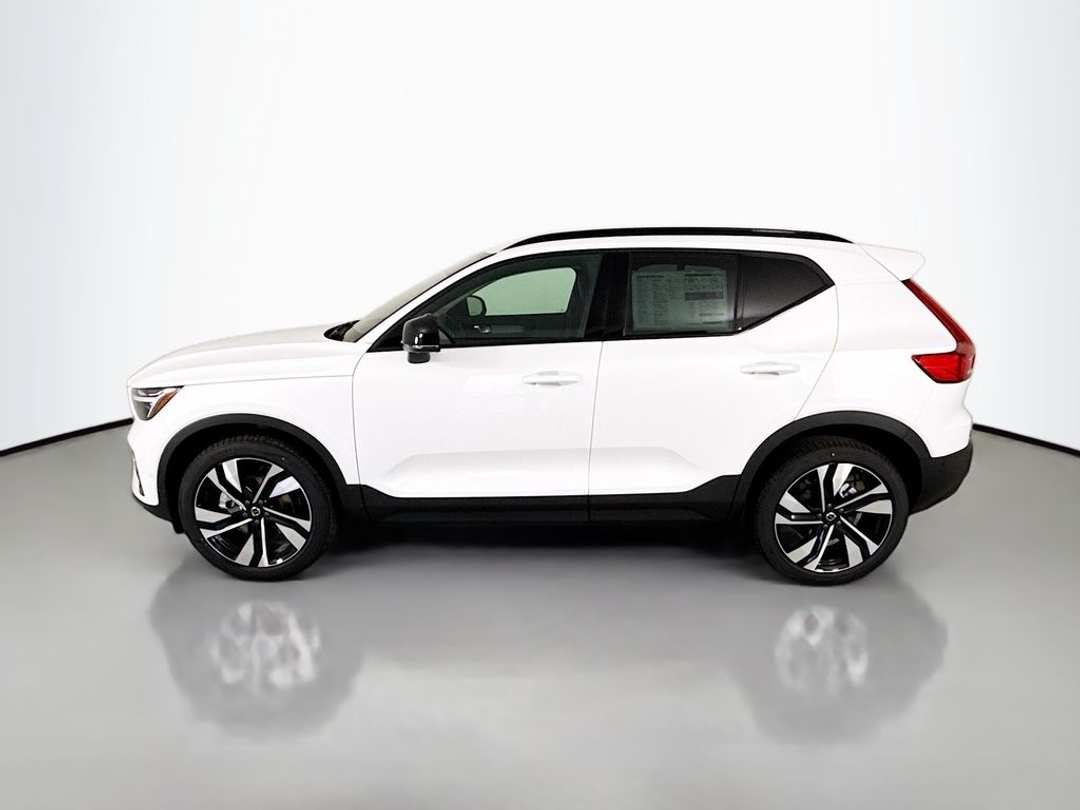 2026 Volvo Xc40 B5 Ultra - Image 2