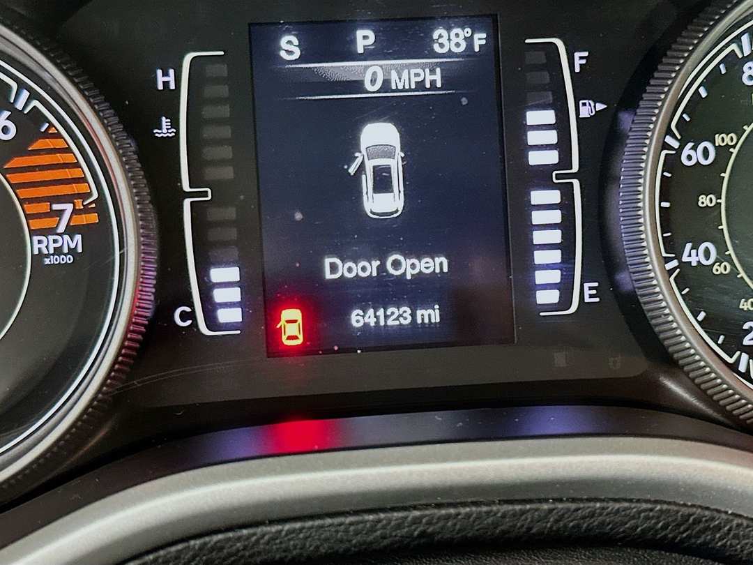 2018 Jeep Cherokee Latitude Plus - Image 13