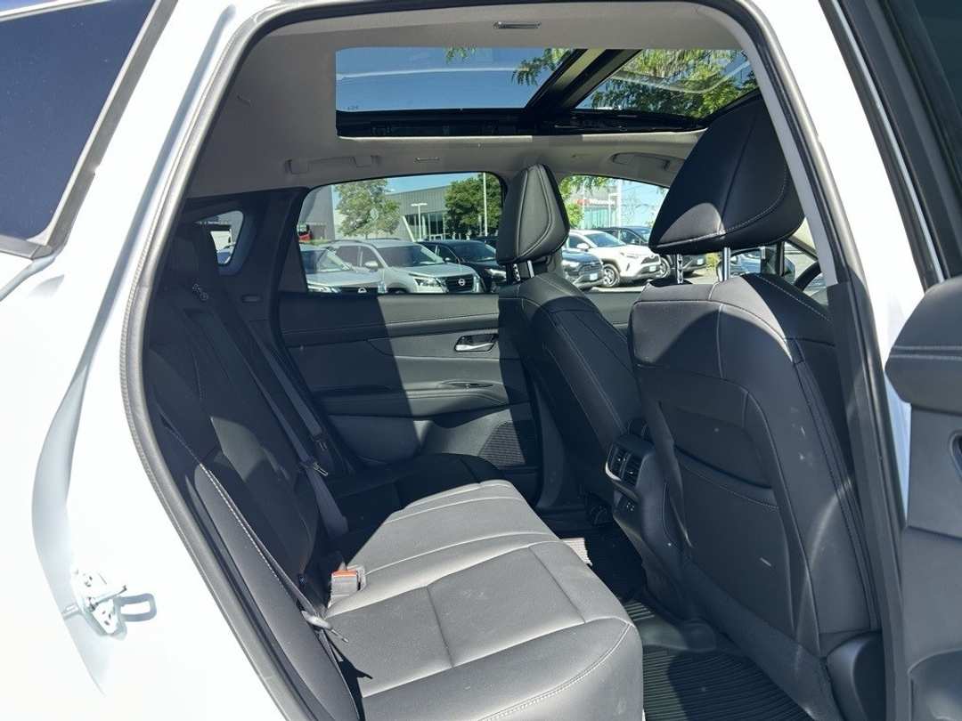 2025 Nissan Murano SL - Image 29