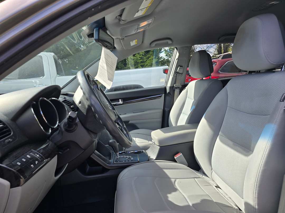 2011 Kia Sorento LX - Image 3