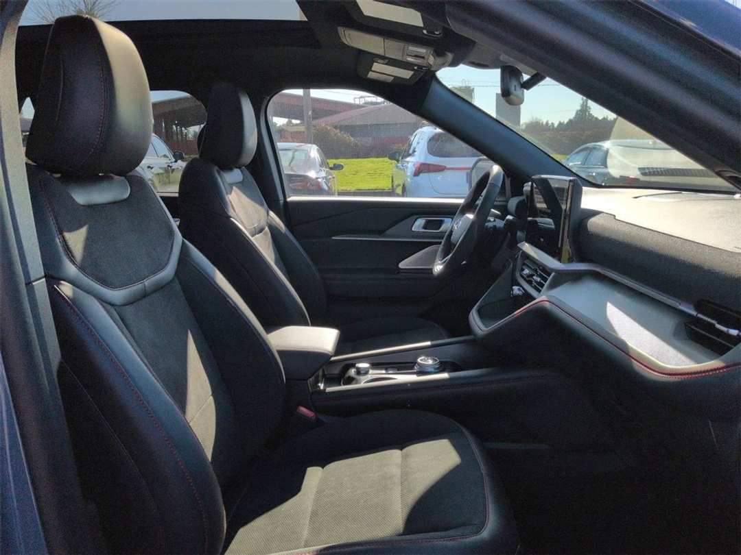 2026 Ford Explorer ST - Image 31