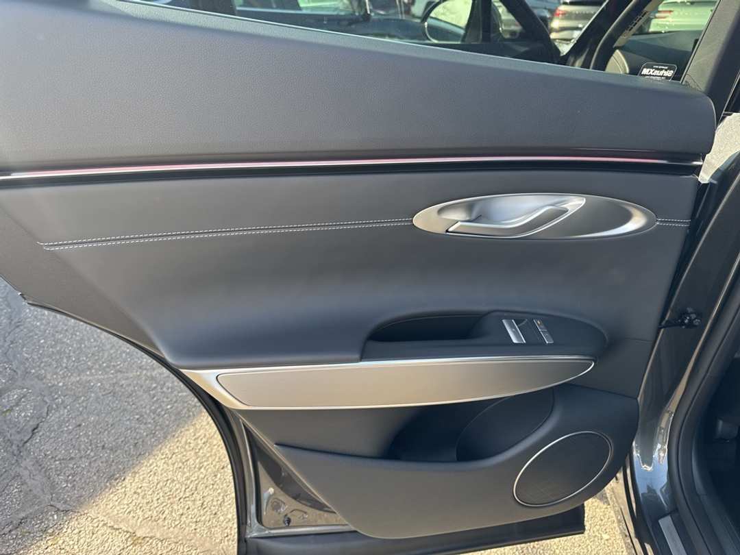 2026 Genesis Gv70 2.5T Select - Image 43