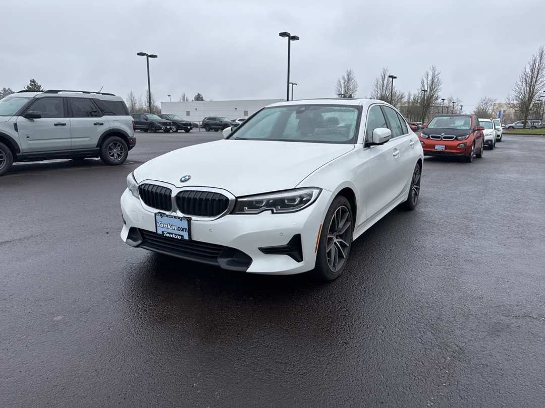 2022 BMW 3 Series 330i xDrive - Image 3
