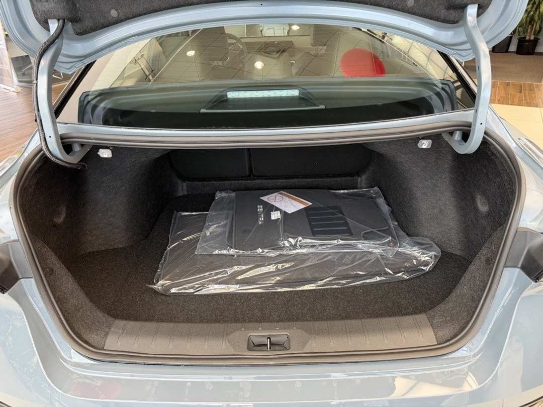 2026 Nissan Sentra SR - Image 10