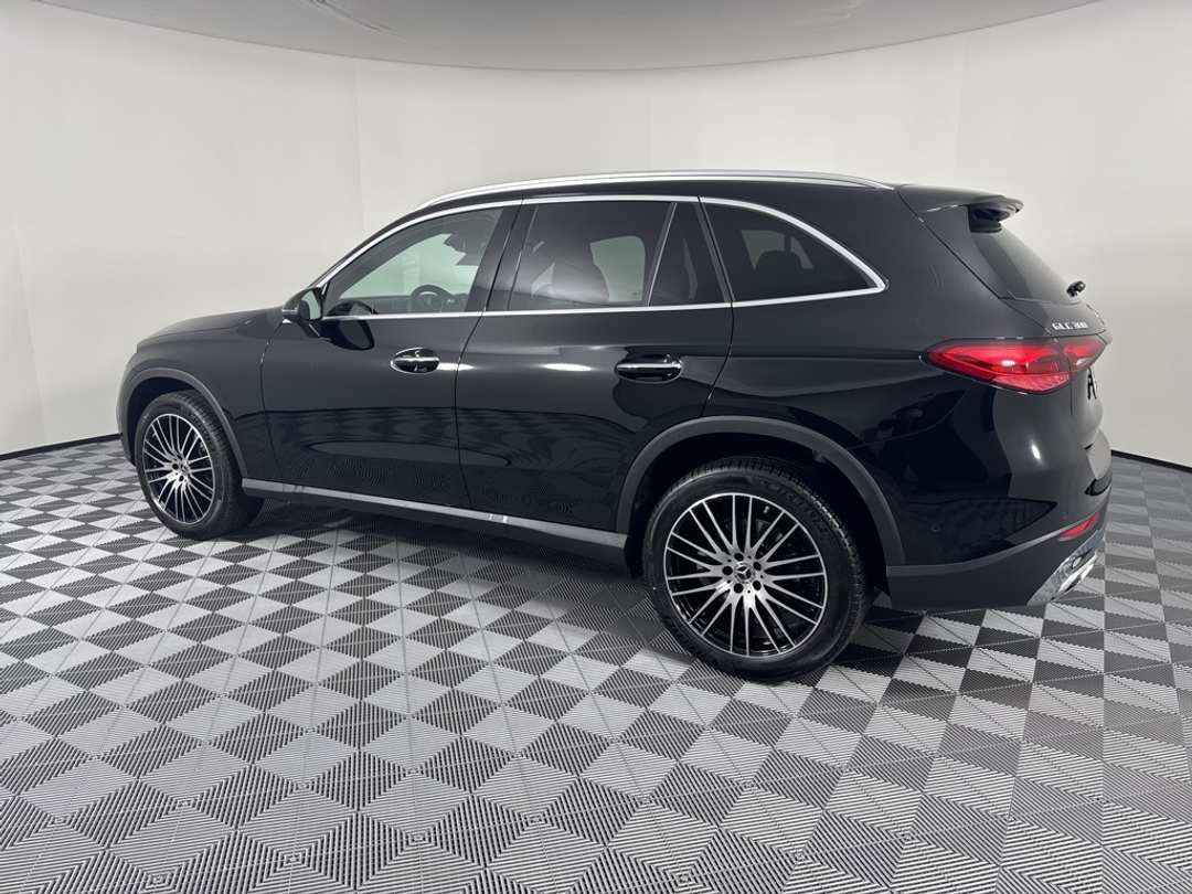 2026 Mercedes-Benz GLC GLC 300 - Image 12