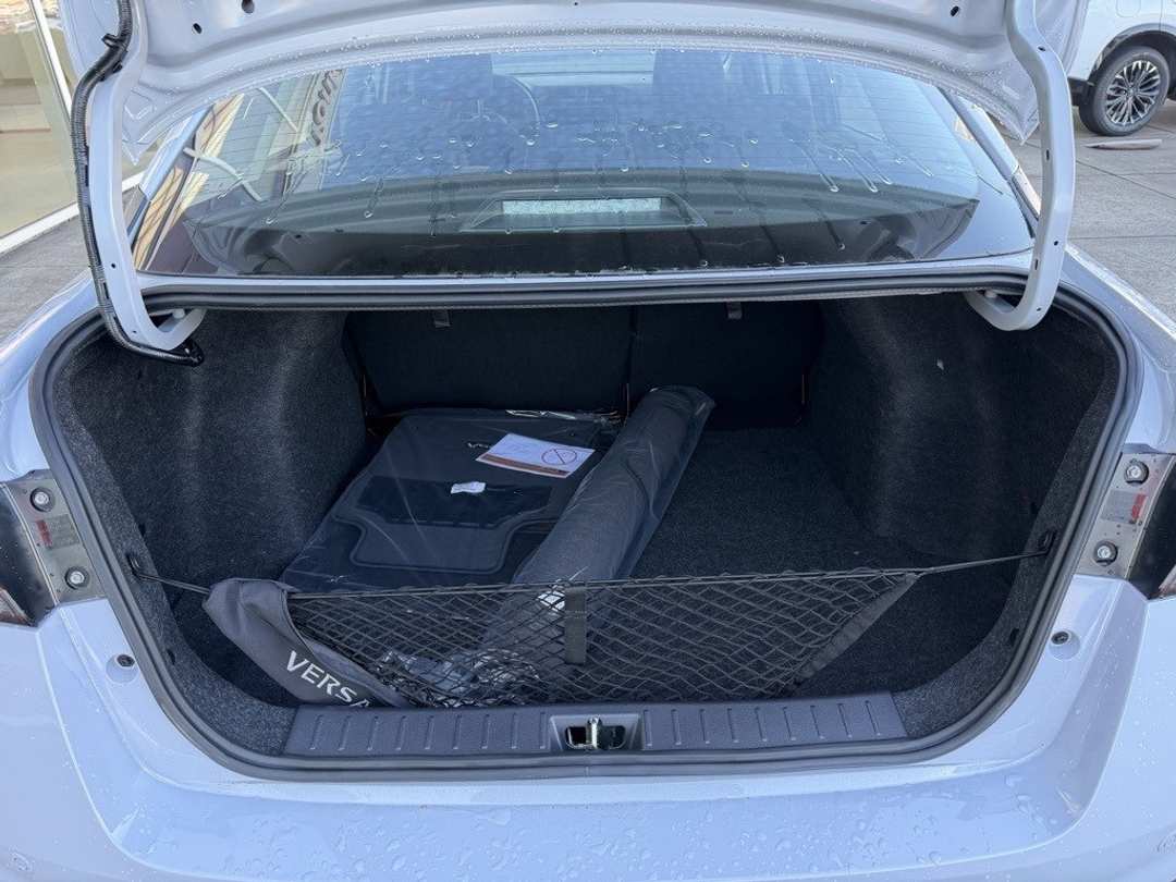 2025 Nissan Versa 1.6 SR - Image 10