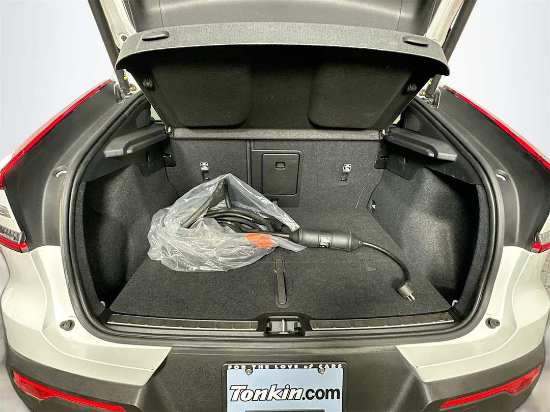 2023 Volvo C40 Recharge Pure Twin Plus - Image 27