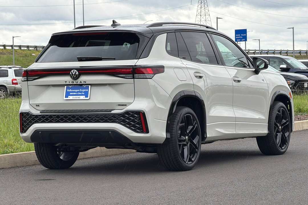 2026 Volkswagen Tiguan 2.0T SE RLine Black - Image 3