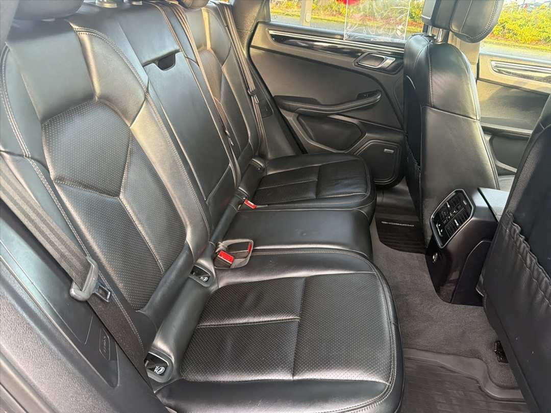 2018 Porsche Macan Base - Image 23