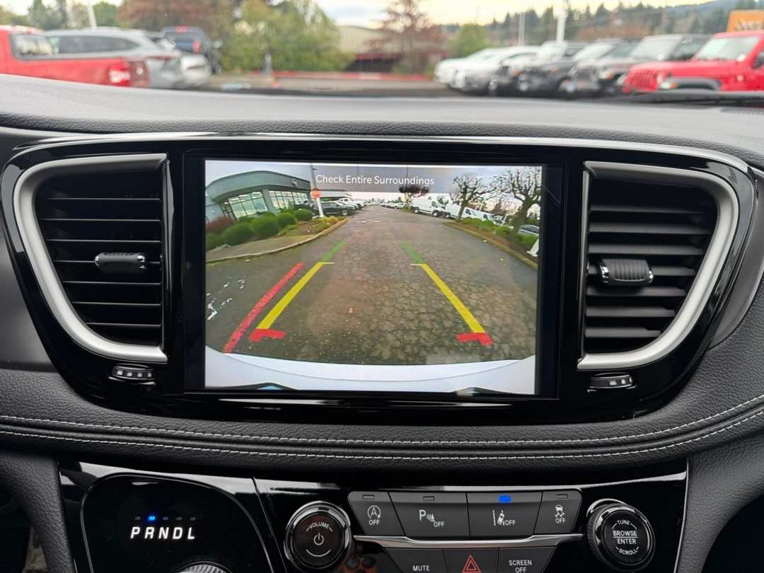 2026 Chrysler Pacifica Select - Image 23