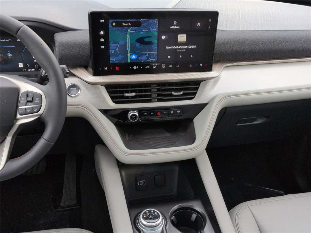 2026 Ford Explorer Active - Image 17