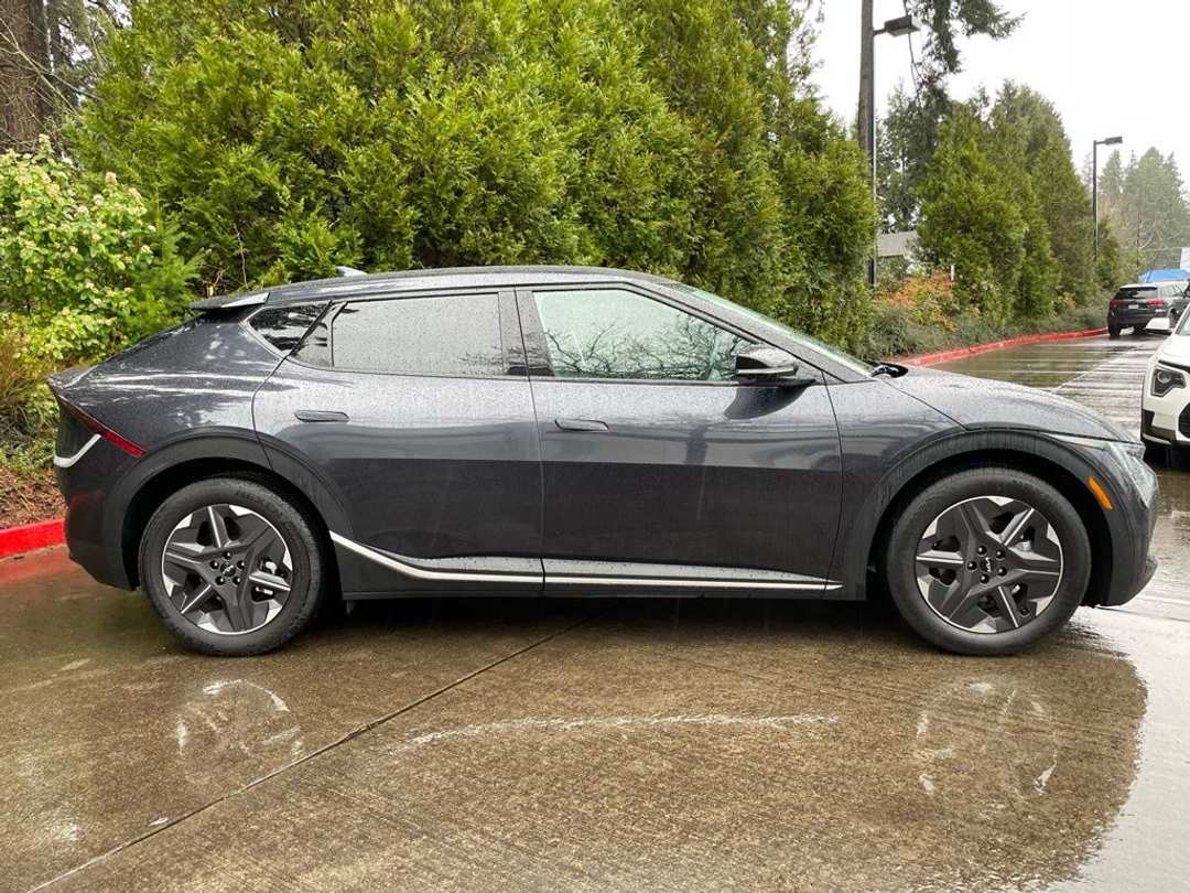 2025 Kia Ev6 Light - Image 2