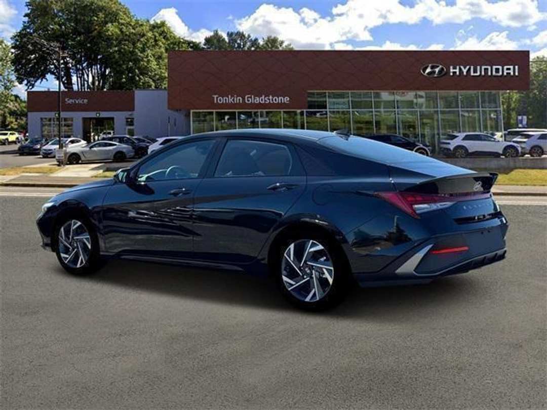 2025 Hyundai Elantra SEL Sport - Image 4